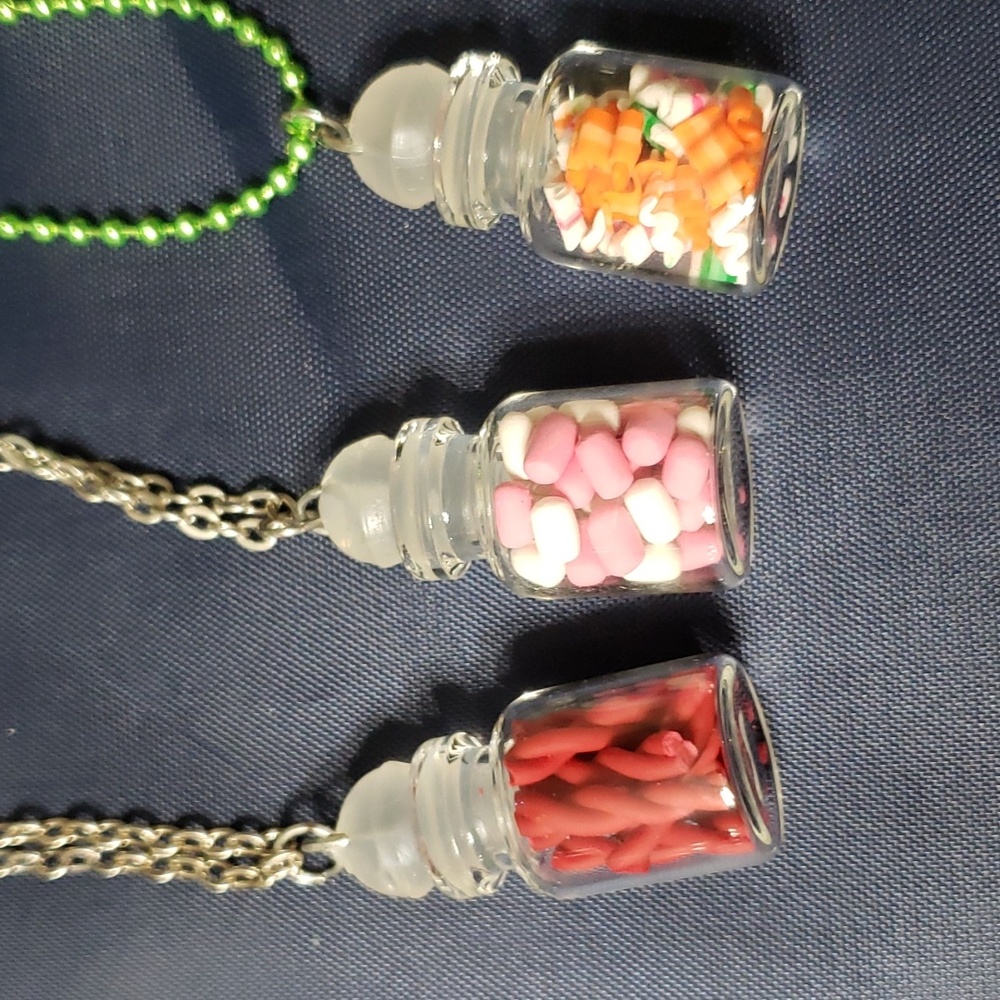 Candy necklaces Lot of 9 with extra 🍬 candy